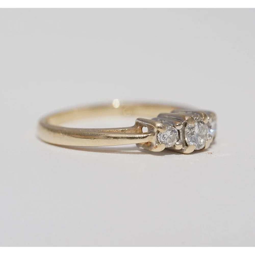 Vintage 14k Solid Yellow Gold Natrual Earth Mined Diamond Ring - Size 6 2.94g